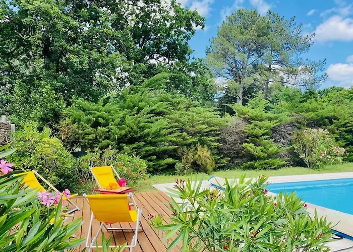 Swimmingpool - - Geschaefte By Interhome בית נופש