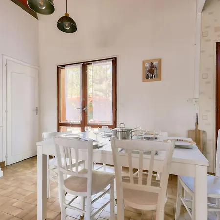 Vakantiehuis Swimmingpool - - Geschaefte By Interhome *